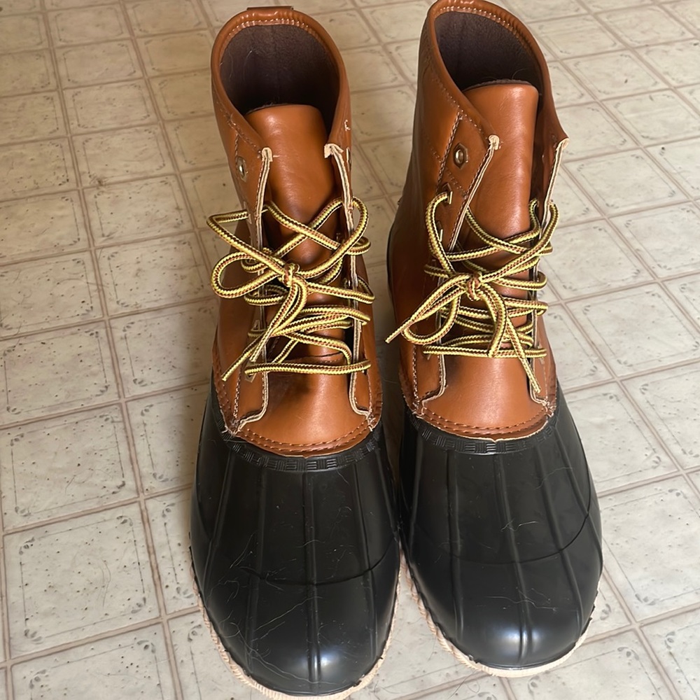 Rain/snow boots.  Worn a few times.  Just need more cushion for my old feet.